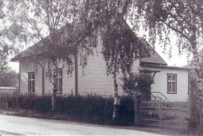 Villa utmed björkomgiven gata
