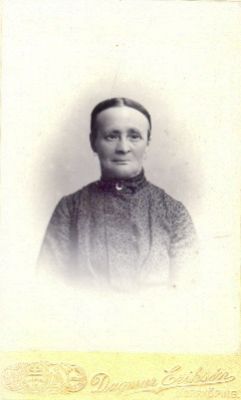 Kvinnoprträtt
Nyckelord: Dräkt