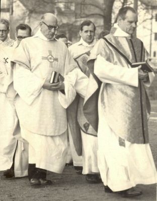 Kyrkomän i procession
