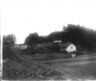 Byggnader på landet
Nyckelord: Gärdesgård