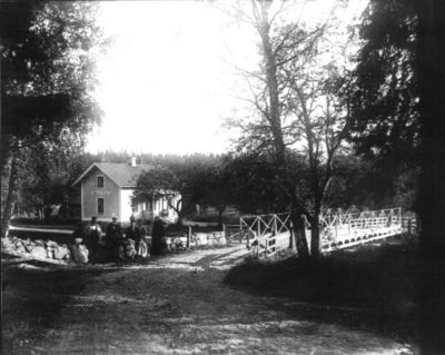 Husvid vattendrag med bro
Nyckelord: Bro 