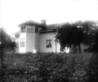 Hus
Nyckelord: Trädgård