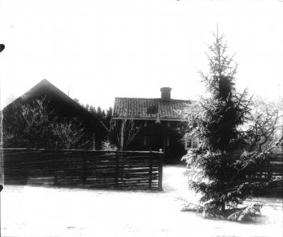 Byggnad på landet
Nyckelord: Gärdesgård