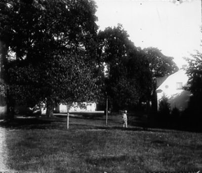 Hus med stor trädgård
Nyckelord: Hus med stor trädgård