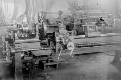 Svarv i industrilokal
Nyckelord: Svarv