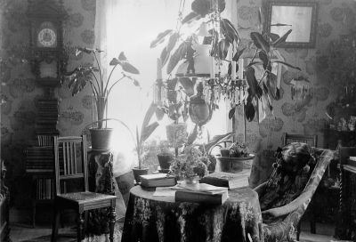 Rumsinteriör
Nyckelord: Klocka Lampa