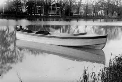 Båt på vattendrag
Nyckelord: Båt