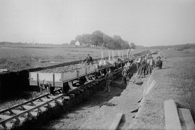 Järnvägsbygge
Nyckelord: Järnvägsvagn