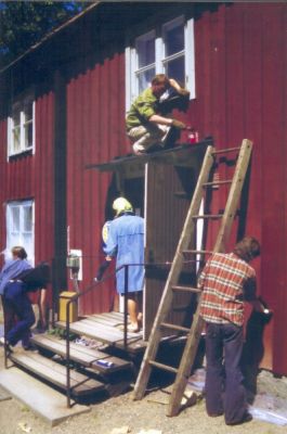 Rödfärgning av byggnad
Nyckelord: Stege