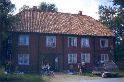 Rödfärgning av större byggnad
