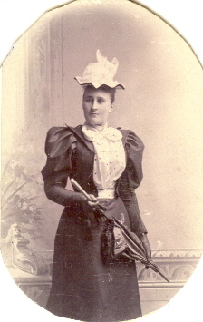 Kvinnoporträtt
Nyckelord: Hatt;Dräkt