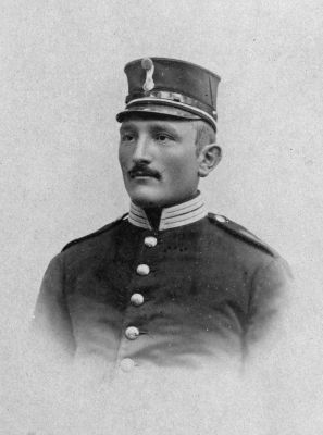 Man i uniform
Karl-August Wahlinder
Nyckelord: Uniform