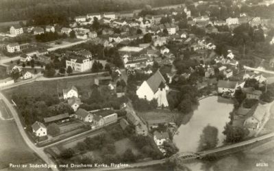 Flygbild över stadsbebyggelse
