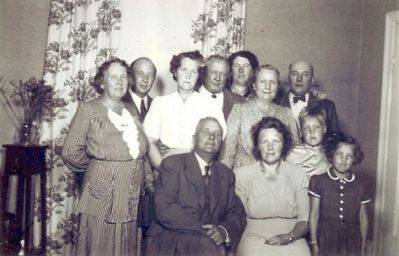 En grupp människor i rum
