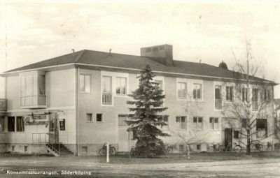 Större byggnad i stad
