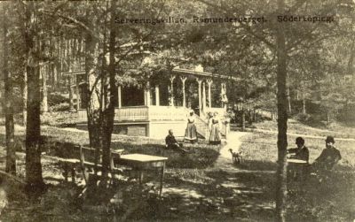 Serveringsvilla i parkmiljö
