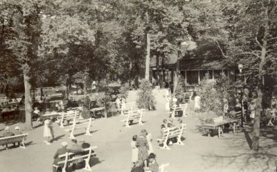 Parkområde med byggnad
