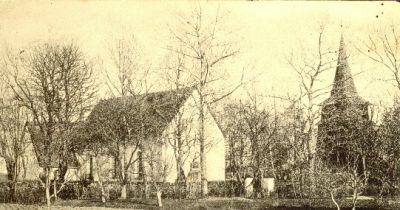 Kyrka och klockstapel
