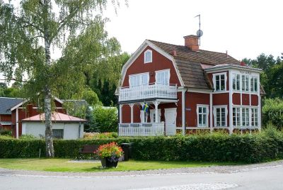 Röd och vit villa
