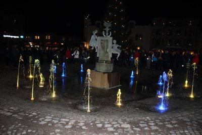 Ljusfontän på torg
