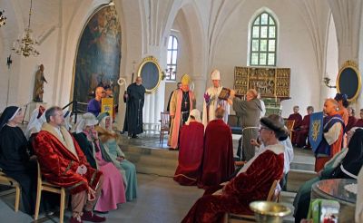 Medeltidsteater i kyrka
