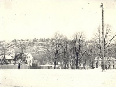 Snöklädd park

