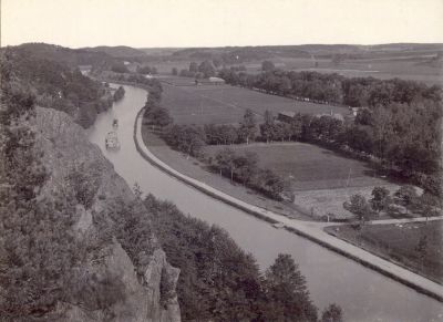 Vy längs vattendrag

