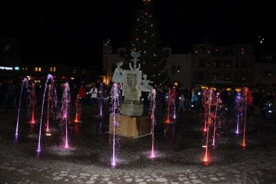 Ljusfontän på torg
